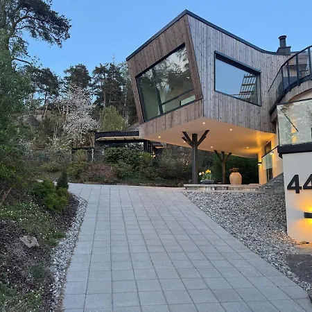 New & Modern 70 Metres From The Fjord *